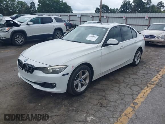 ✅ 2012 BMW 3 Series 328i • VIN: WBA3A5C52CF341655 • Лот: 43333904. Опубликован ранее на IAAI с пробегом 176 000 миль. Бесплатный доступ к архиву аукционных продаж из США и подробный отчёт об истории автомобиля на DreamBid. Изображение 17.