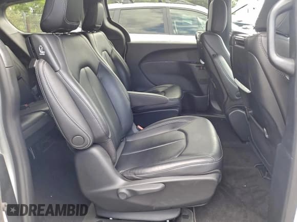 ✅ 2023 Chrysler Pacifica Hybrid Touring L • VIN: 2C4RC1L77PR609289 • Lot: 95739665. Wystawiony na Copart z przebiegiem 4 156 mil. Bezpłatny archiwum sprzedaży aukcyjnych z USA i szczegółowy raport historii pojazdu na DreamBid. Zdjęcie 11.