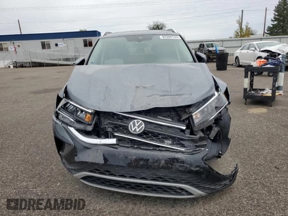 ✅ 2024 Volkswagen Taos SE • VIN: 3VVVX7B24RM088426 • Lot: 82398125. Wystawiony na Copart z przebiegiem 6 877 mil. Bezpłatny archiwum sprzedaży aukcyjnych z USA i szczegółowy raport historii pojazdu na DreamBid. Zdjęcie 5.