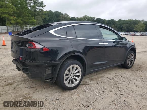 ✅ 2020 Tesla Model X Long Range • VIN: 5YJXCAE2XLF300897 • Lot: 80288885. Wystawiony na Copart z przebiegiem 93 770 mil. Bezpłatny archiwum sprzedaży aukcyjnych z USA i szczegółowy raport historii pojazdu na DreamBid. Zdjęcie 3.