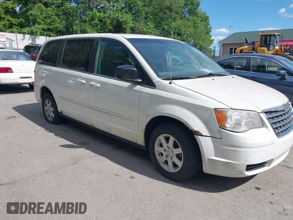 ✅ 2010 Chrysler Town & Country LX • VIN: 2A4RR2D17AR405642 • Lot: 42264125. Wystawiony na IAAI z przebiegiem 136 081 mil. Bezpłatny archiwum sprzedaży aukcyjnych z USA i szczegółowy raport historii pojazdu na DreamBid. Zdjęcie 1.