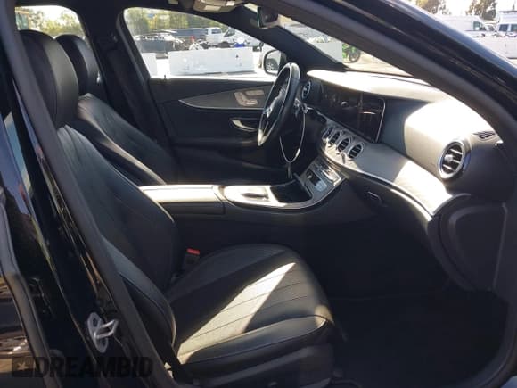 ✅ 2022 Mercedes-Benz E 350 • VIN: W1KZF8DB2NB096182 • Lot: 43758535. Listed on IAAI with 90,993 mi. Free auction sales archive from the USA and detailed vehicle history report at DreamBid. Image 5.