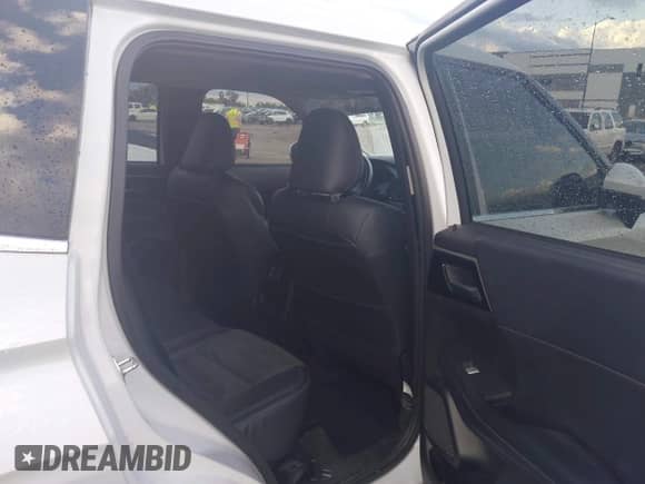 2024 Mitsubishi Outlander SE z VIN JA4J3VA81RZ009113, wystawiony jako IAAI lot #43244317 z przebiegiem 99 284 mil mil oraz . Historia ofert i sprzedaży dostępna na DreamBid. Obrazek 8.