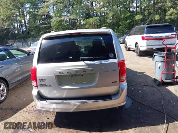 2012 Dodge Grand Caravan SXT z VIN 2C4RDGCG9CR357748, wystawiony jako IAAI lot #43318031 z przebiegiem 79 308 mil mil oraz . Historia ofert i sprzedaży dostępna na DreamBid. Obrazek 17.