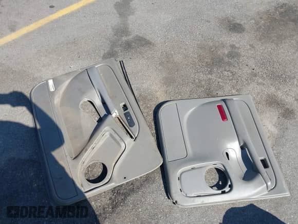 2006 GMC Sierra 1500 SLE1 с VIN 2GTEK13T361175061, выставлен на аукционе IAAI как лот 42113890 с пробегом Не указан миль и . История ставок и продаж доступна на DreamBid. Изображение 11.