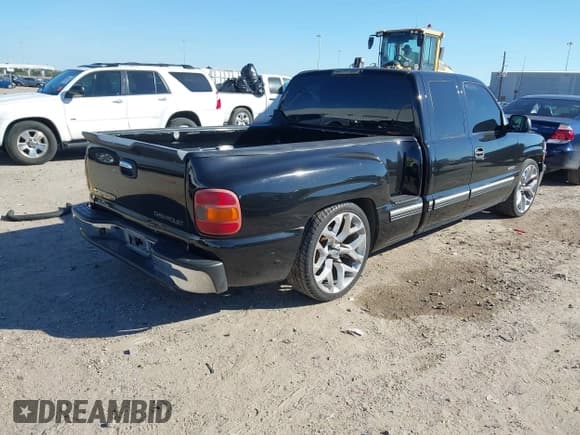 ✅ 2001 Chevrolet Silverado 1500 LS • VIN: 2GCEC19VX11142637 • Lot: 43633573. Listed on IAAI with 232,476 mi. Free auction sales archive from the USA and detailed vehicle history report at DreamBid. Image 4.