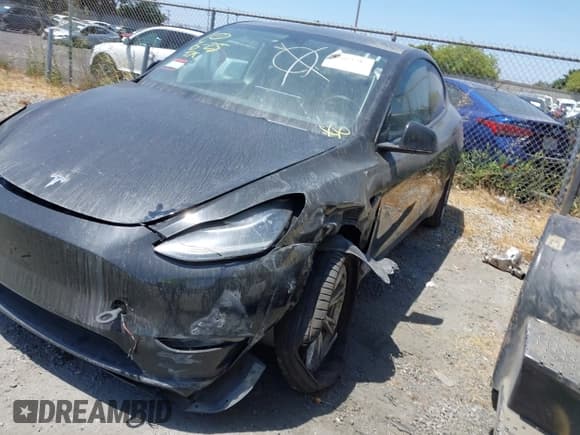 ✅ 2022 Tesla Model Y Long Range • VIN: 7SAYGDEE9NA022842 • Lot: 42003782. Wystawiony na IAAI z przebiegiem 36 010 mil. Bezpłatny archiwum sprzedaży aukcyjnych z USA i szczegółowy raport historii pojazdu na DreamBid. Zdjęcie 2.