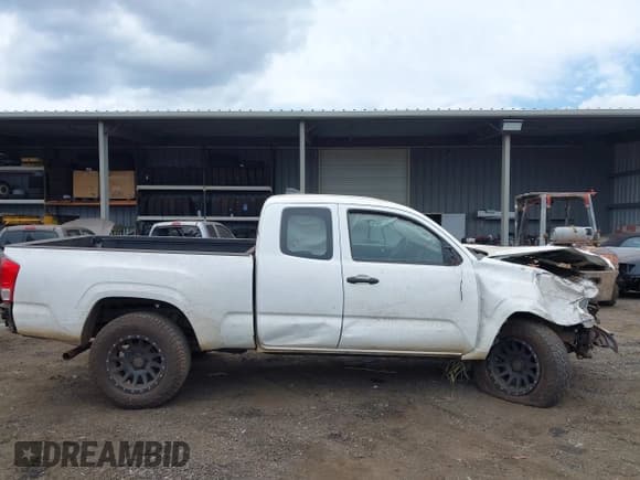 ✅ 2017 Toyota Tacoma SR • VIN: 5TFRX5GN8HX077669 • Лот: 41949088. Опубликован ранее на IAAI с пробегом 110 454 миль. Бесплатный доступ к архиву аукционных продаж из США и подробный отчёт об истории автомобиля на DreamBid. Изображение 14.