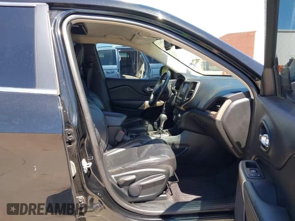 ✅ 2017 Jeep Cherokee Limited • VIN: 1C4PJLDB9HD224333 • Лот: 42041117. Опубликован ранее на IAAI с пробегом 120 803 миль. Бесплатный доступ к архиву аукционных продаж из США и подробный отчёт об истории автомобиля на DreamBid. Изображение 5.