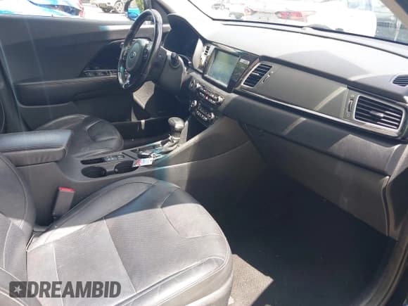 ✅ 2017 Kia Niro Touring • VIN: KNDCE3LC8H5047958 • Lot: 42589635. Listed on IAAI with 139,239 mi. Free auction sales archive from the USA and detailed vehicle history report at DreamBid. Image 5.