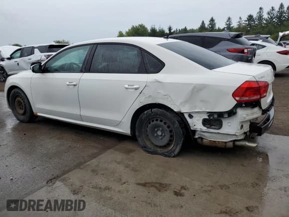 ✅ 2013 Volkswagen Passat Wolfsburg Edition • VIN: 1VWAH7A31DC007622 • Лот: 70897345. Опубликован ранее на Copart с пробегом 222 532 миль. Бесплатный доступ к архиву аукционных продаж из США и подробный отчёт об истории автомобиля на DreamBid. Изображение 2.