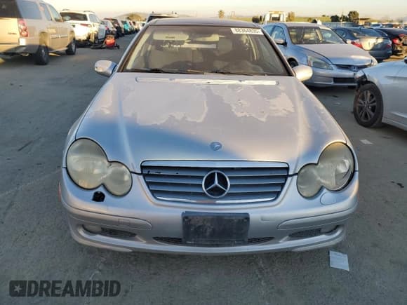 ✅ 2002 Mercedes-Benz C 230/260/280/320 • VIN: WDBRN47J12A169440 • Lot: 88364835. Wystawiony na Copart z przebiegiem 206 009 mil. Bezpłatny archiwum sprzedaży aukcyjnych z USA i szczegółowy raport historii pojazdu na DreamBid. Zdjęcie 5.