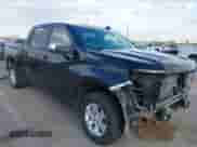 2022 Chevrolet Silverado 1500 LT z VIN 1GCPWCED7NZ123212, wystawiony jako IAAI lot #42823989 z przebiegiem 79 092 mil mil oraz . Historia ofert i sprzedaży dostępna na DreamBid. Obrazek 1.