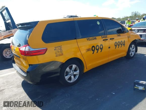 ✅ 2016 Toyota Sienna L • VIN: 5TDZK3DC2GS724321 • Lot: 43773404. Listed on IAAI with 264,851 mi. Free auction sales archive from the USA and detailed vehicle history report at DreamBid. Image 4.