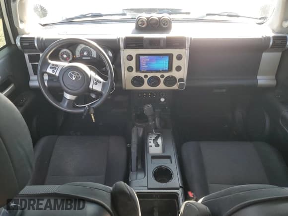 ✅ 2013 Toyota FJ Cruiser • VIN: JTEBU4BF6DK169998 • Lot: 90899815. Wystawiony na Copart z przebiegiem 187 505 mil. Bezpłatny archiwum sprzedaży aukcyjnych z USA i szczegółowy raport historii pojazdu na DreamBid. Zdjęcie 8.