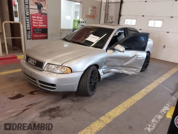 ✅ 2001 Audi S4 • VIN: WAURD68D51A116213 • Лот: 42489941. Опубликован ранее на IAAI с пробегом 177 718 миль. Бесплатный доступ к архиву аукционных продаж из США и подробный отчёт об истории автомобиля на DreamBid. Изображение 17.