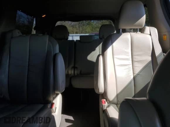 2011 Toyota Sienna XLE AAS with VIN 5TDYK3DC0BS096862, listed as a Copart auction lot 90372925 with 329,114 mi miles and Salvage title. Bid and sale history available at DreamBid. Image 10.