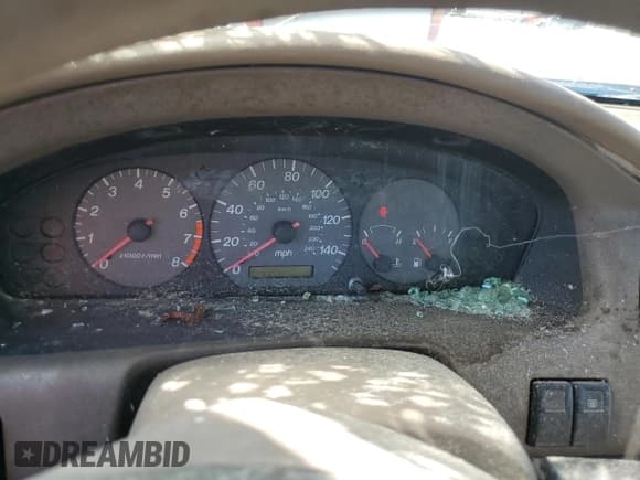 ✅ 2002 Mazda 626 LX • VIN: 1YVGF22C225297191 • Лот: 87421355. Опубликован ранее на Copart с пробегом Не указан. Бесплатный доступ к архиву аукционных продаж из США и подробный отчёт об истории автомобиля на DreamBid. Изображение 9.