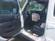 ✅ 2021 Jeep Gladiator Sport S • VIN: 1C6HJTAG2ML582014 • Lot: 42646160. Wystawiony na IAAI z przebiegiem Nie podano. Bezpłatny archiwum sprzedaży aukcyjnych z USA i szczegółowy raport historii pojazdu na DreamBid. Zdjęcie 15.