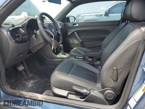 ✅ 2016 Volkswagen Beetle Classic • VIN: 3VWF17AT6GM607095 • Лот: 51904315. Опубликован ранее на Copart с пробегом 96 807 миль. Бесплатный доступ к архиву аукционных продаж из США и подробный отчёт об истории автомобиля на DreamBid. Изображение 7.