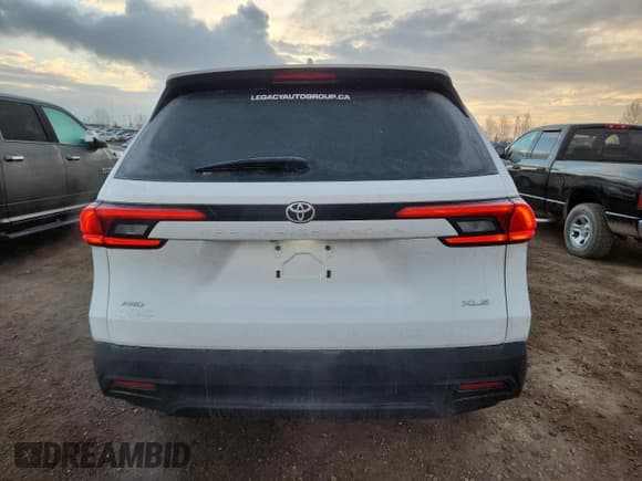 ✅ 2024 Toyota Highlander XLE • VIN: 5TDAAAB55RS026720 • Lot: 92868595. Listed on Copart with 16,776 mi. Free auction sales archive from the USA and detailed vehicle history report at DreamBid. Image 6.