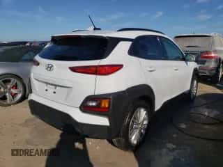 2020 Hyundai Kona SEL z VIN KM8K22AA5LU530270, wystawiony jako Copart lot #64915502 z przebiegiem Nie podano mil oraz . Historia ofert i sprzedaży dostępna na DreamBid. Obrazek 4.