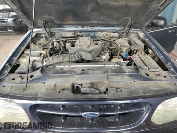 ✅ 2001 Ford Explorer • VIN: 1FMZU75E91UB05506 • Lot: 58848015. Wystawiony na Copart z przebiegiem 129 236 mil. Bezpłatny archiwum sprzedaży aukcyjnych z USA i szczegółowy raport historii pojazdu na DreamBid. Zdjęcie 12.