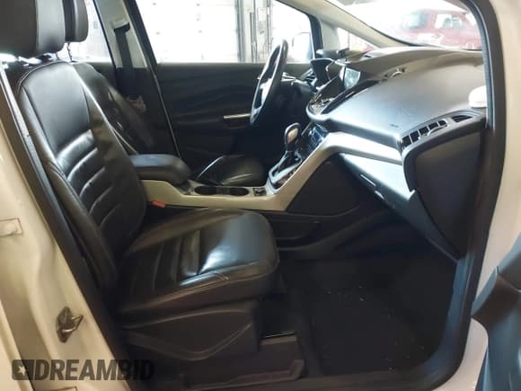 ✅ 2016 Ford C-Max SEL • VIN: 1FADP5CU2GL110832 • Lot: 41764729. Wystawiony na IAAI z przebiegiem 119 724 mil. Bezpłatny archiwum sprzedaży aukcyjnych z USA i szczegółowy raport historii pojazdu na DreamBid. Zdjęcie 5.