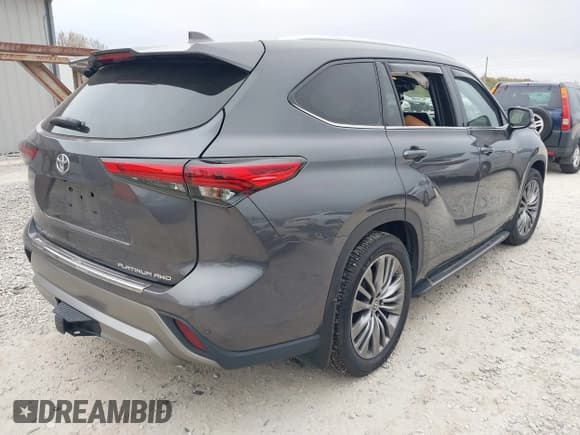 ✅ 2022 Toyota Highlander Platinum • VIN: 5TDFZRBH8NS166228 • Lot: 43563485. Wystawiony na IAAI z przebiegiem 55 834 mil. Bezpłatny archiwum sprzedaży aukcyjnych z USA i szczegółowy raport historii pojazdu na DreamBid. Zdjęcie 4.