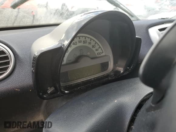 ✅ 2012 Smart fortwo Pure • VIN: WMEEJ3BA1CK530210 • Lot: 73856304. Wystawiony na Copart z przebiegiem Nie podano. Bezpłatny archiwum sprzedaży aukcyjnych z USA i szczegółowy raport historii pojazdu na DreamBid. Zdjęcie 9.