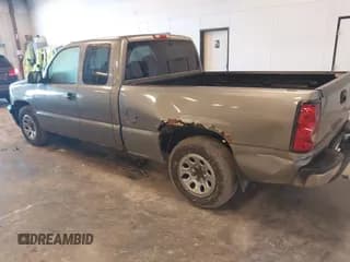✅ 2006 Chevrolet Silverado 1500 Work Truck • VIN: 1GCEC19X26Z291169 • Lot: 43393208. Wystawiony na IAAI z przebiegiem 198 548 mil. Bezpłatny archiwum sprzedaży aukcyjnych z USA i szczegółowy raport historii pojazdu na DreamBid. Zdjęcie 3.