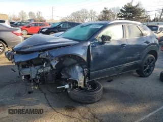 ✅ 2023 Mazda CX-30 Premium Plus • VIN: 3MVDMBEY9PM557107 • Lot: 46893065. Wystawiony na Copart z przebiegiem 10 404 mil. Bezpłatny archiwum sprzedaży aukcyjnych z USA i szczegółowy raport historii pojazdu na DreamBid. Zdjęcie 1.