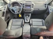 ✅ 2014 Volkswagen Tiguan S • VIN: WVGAV3AX0EW612542 • Lot: 93687315. Wystawiony na Copart z przebiegiem 118 692 mil. Bezpłatny archiwum sprzedaży aukcyjnych z USA i szczegółowy raport historii pojazdu na DreamBid. Zdjęcie 8.