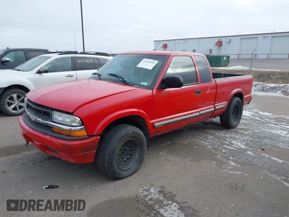 ✅ 2001 Chevrolet S-10 LS • VIN: 1GCDT19WX18195047 • Лот: 41399939. Опубликован ранее на IAAI с пробегом Не указан. Бесплатный доступ к архиву аукционных продаж из США и подробный отчёт об истории автомобиля на DreamBid. Изображение 2.
