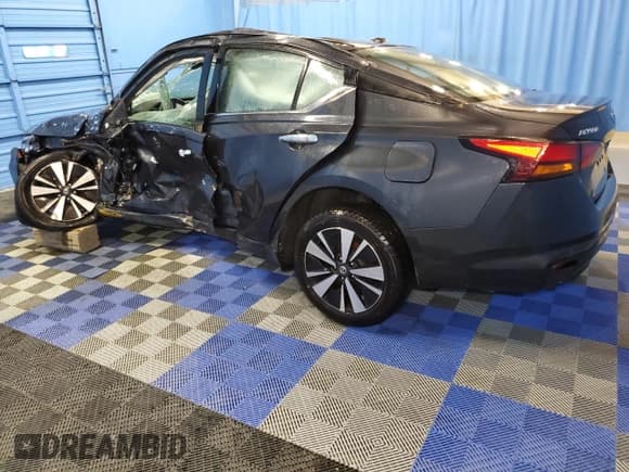 ✅ 2020 Nissan Altima SV • VIN: 1N4BL4DW2LC170911 • Lot: 84657585. Listed on Copart with 131,644 mi. Free auction sales archive from the USA and detailed vehicle history report at DreamBid. Image 2.