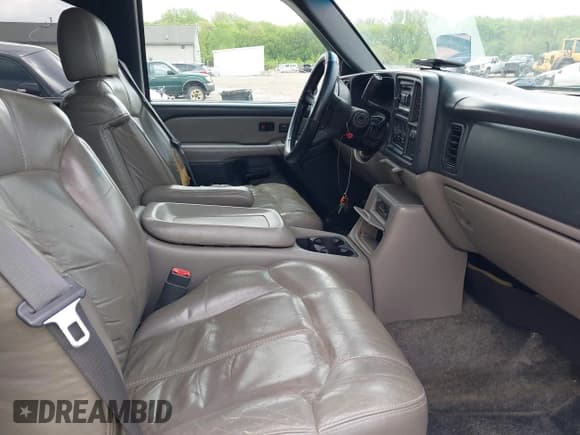 ✅ 2002 Chevrolet Suburban LT • VIN: 1GNFK16Z12J148114 • Лот: 42180158. Опубликован ранее на IAAI с пробегом 231 149 миль. Бесплатный доступ к архиву аукционных продаж из США и подробный отчёт об истории автомобиля на DreamBid. Изображение 5.