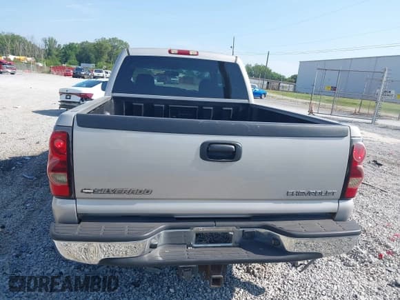 ✅ 2004 Chevrolet Silverado 2500HD LS • VIN: 1GCHC23U94F182997 • Лот: 42682053. Опубликован ранее на IAAI с пробегом 227 282 миль. Бесплатный доступ к архиву аукционных продаж из США и подробный отчёт об истории автомобиля на DreamBid. Изображение 16.