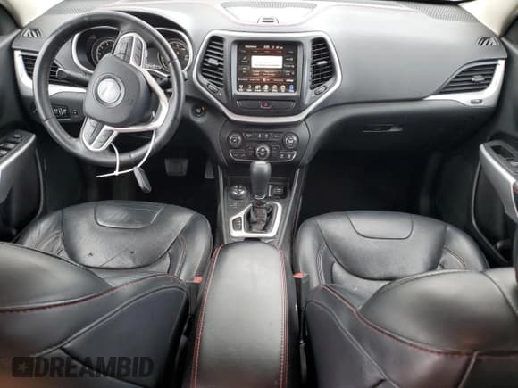 ✅ 2017 Jeep Cherokee Trailhawk • VIN: 1C4PJMBS0HW577055 • Lot: 56428235. Listed on Copart with 137,296 mi. Free auction sales archive from the USA and detailed vehicle history report at DreamBid. Image 8.