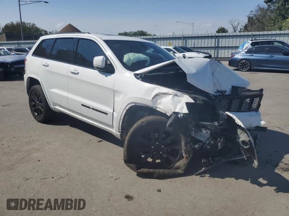 ✅ 2017 Jeep Grand Cherokee Altitude • VIN: 1C4RJFAG2HC721823 • Lot: 71512195. Listed on Copart with 114,573 mi. Free auction sales archive from the USA and detailed vehicle history report at DreamBid. Image 4.