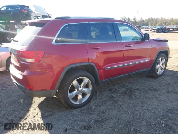 ✅ 2011 Jeep Grand Cherokee Laredo • VIN: 1J4RR4GG0BC528513 • Lot: 41903940. Listed on IAAI with 178,861 mi. Free auction sales archive from the USA and detailed vehicle history report at DreamBid. Image 4.