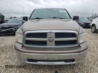 ✅ 2010 Dodge 1500 ST • VIN: 1D7RB1CP4AS246030 • Lot: 50703805. Wystawiony na Copart z przebiegiem 237 205 mil. Bezpłatny archiwum sprzedaży aukcyjnych z USA i szczegółowy raport historii pojazdu na DreamBid. Zdjęcie 5.