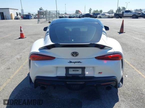 ✅ 2020 Toyota Supra 3.0 • VIN: WZ1DB4C09LW031264 • Lot: 42021484. Listed on IAAI with 27,343 mi. Free auction sales archive from the USA and detailed vehicle history report at DreamBid. Image 17.