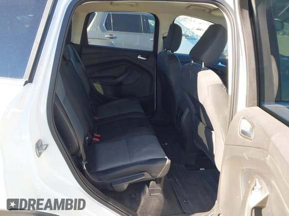 ✅ 2019 Ford Escape SE • VIN: 1FMCU9GDXKUA21623 • Lot: 43615704. Wystawiony na IAAI z przebiegiem 89 170 mil. Bezpłatny archiwum sprzedaży aukcyjnych z USA i szczegółowy raport historii pojazdu na DreamBid. Zdjęcie 8.