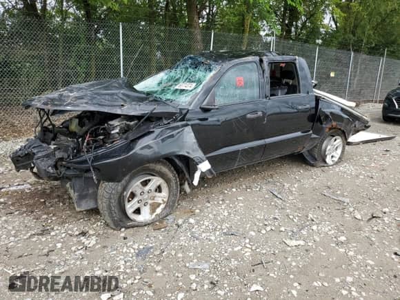 2008 Dodge Dakota z VIN 1D7HE68K78S548080, wystawiony jako Copart lot #65774374 z przebiegiem 103 736 mil mil oraz Szkoda całkowita • Salvage title. Historia ofert i sprzedaży dostępna na DreamBid. Obrazek 1.