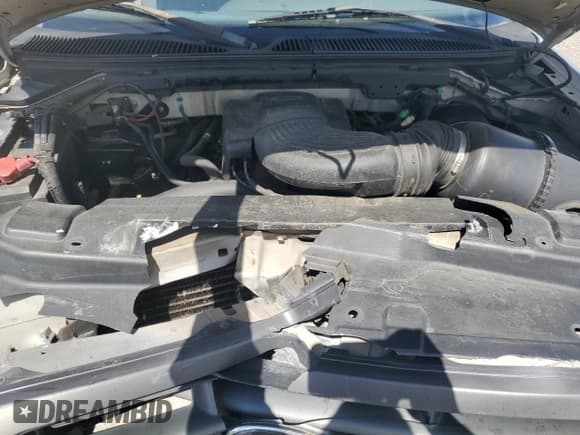 ✅ 2004 Ford F-150 XL • VIN: 2FTRX17W24CA52991 • Лот: 55853095. Опубликован ранее на Copart с пробегом 221 452 миль. Бесплатный доступ к архиву аукционных продаж из США и подробный отчёт об истории автомобиля на DreamBid. Изображение 11.