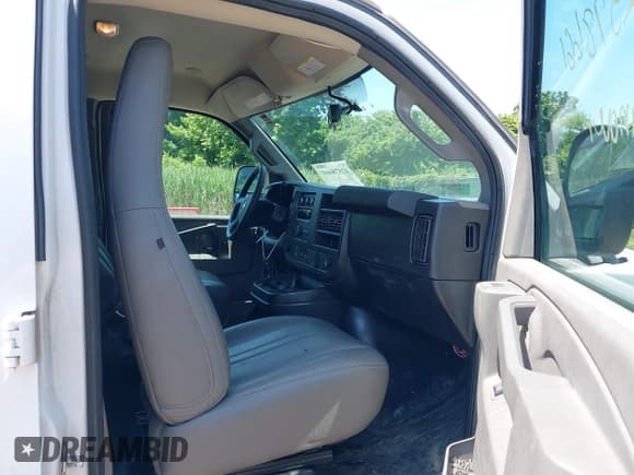 ✅ 2021 Chevrolet Express Cargo • VIN: 1GCWGAFP7M1240646 • Lot: 42578661. Listed on IAAI with 134,242 mi. Free auction sales archive from the USA and detailed vehicle history report at DreamBid. Image 5.
