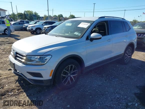 ✅ 2018 Volkswagen Tiguan SEL • VIN: 3VV2B7AX8JM149750 • Lot: 43318359. Wystawiony na IAAI z przebiegiem 68 186 mil. Bezpłatny archiwum sprzedaży aukcyjnych z USA i szczegółowy raport historii pojazdu na DreamBid. Zdjęcie 2.