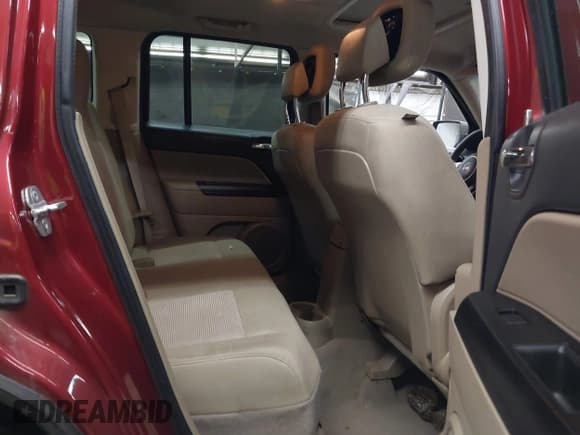 ✅ 2012 Jeep Patriot Latitude • VIN: 1C4NJPFB6CD631692 • Lot: 42826397. Wystawiony na IAAI z przebiegiem 146 337 mil. Bezpłatny archiwum sprzedaży aukcyjnych z USA i szczegółowy raport historii pojazdu na DreamBid. Zdjęcie 8.