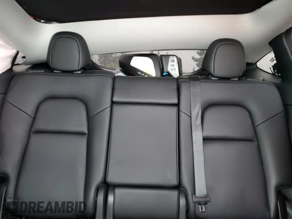 ✅ 2022 Tesla Model Y Long Range • VIN: 7SAYGDEE5NF352075 • Lot: 50799895. Wystawiony na Copart z przebiegiem 11 597 mil. Bezpłatny archiwum sprzedaży aukcyjnych z USA i szczegółowy raport historii pojazdu na DreamBid. Zdjęcie 10.