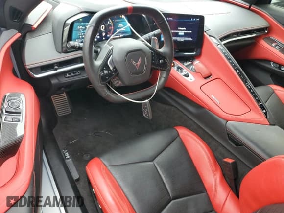 ✅ 2024 Chevrolet Corvette 2LT • VIN: 1G1YB2D48R5100264 • Lot: 92782875. Wystawiony na Copart z przebiegiem 811 mil. Bezpłatny archiwum sprzedaży aukcyjnych z USA i szczegółowy raport historii pojazdu na DreamBid. Zdjęcie 8.